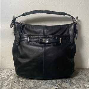 Authentic Coach Black Leather Chelsea Hobo Shoulder Bag Classic Chic & Y2K Vibe